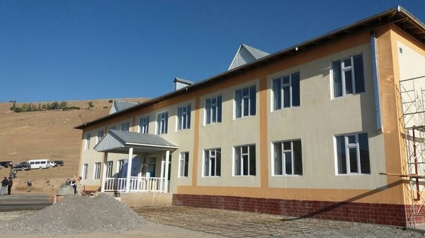 В Узгене начали проверять, почему стоимость строительства школы выросла на 23 млн сомов