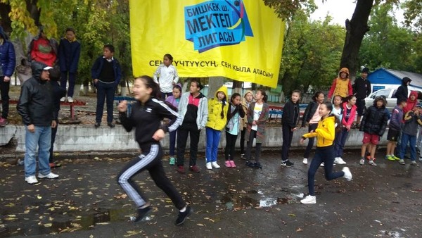 В Свердловском районе Бишкека состоялась торжественная церемония открытия районной спортивной программы «Школьная лига»