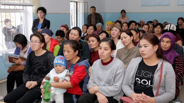 В 8 жилмассивах Бишкека фонд Р.Отунбаевой запустил мобильные центры развития