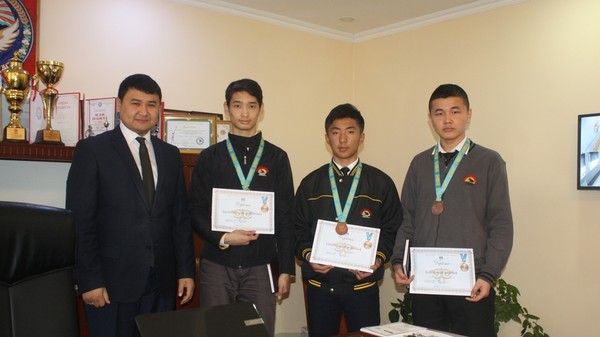 Ученики школ «Сапат» завоевали 4 медали на восемнадцатой Всероссийской командной олимпиаде школьников по программированию