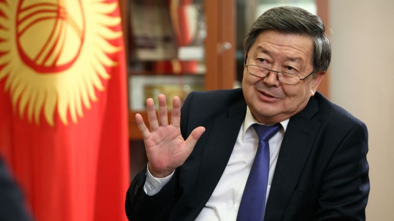 На заседание депутатской комиссии по ТЭЦ Бишкека пришел экс-премьер Ж.Сатыбалдиев — Tazabek