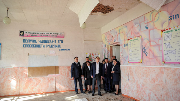 Школа, где обваливаются потолки. Минфину поручено определить источники финансирования для завершения строительства нового здания Первомайской школы в Беловодском (фото)