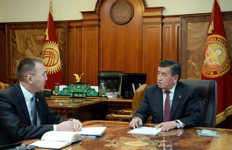Президент С.Жээнбеков поручил НБКР и правительству определить каналы и степень влияния внешних шоков на экономику страны — Tazabek