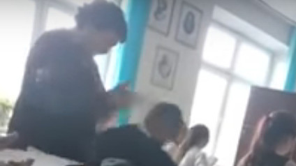 Итоги разбирательства по бишкекской школе №20, где учитель ударила ученика по голове: Педагог хочет уволиться