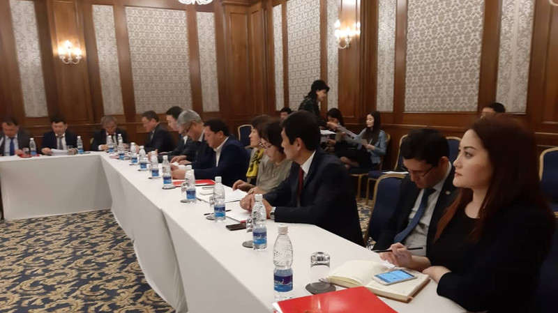 Министр О.Панкратов предлагает китайским инвесторам построить индустриально-торгово-логистический комплекс в СЭЗ «Нарын» — Tazabek