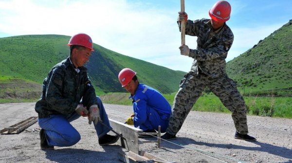 Правительство утвердило квоту для иностранцев, прибывающих в Кыргызстан для работы, по отраслям экономики — Tazabek