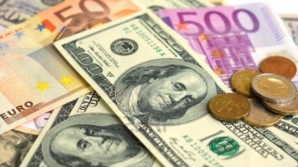 Курс валют: Доллар и евро укрепляют свои позиции против сома (графики) — Tazabek