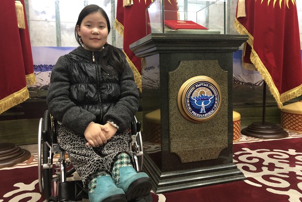 В Кыргызстане дети с инвалидностью просят обеспечить им доступ к образованию