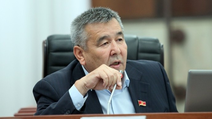 Депутат считает, что туристы не будут ездить в Кыргызстан, пока туалеты не будут чистыми — Tazabek