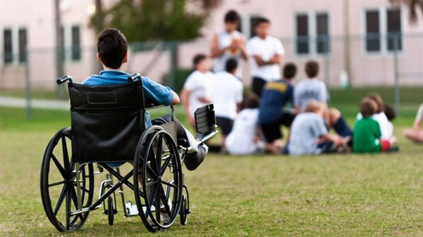 В Жогорку Кенеше подняли вопрос специализированных школ для детей с инвалидностью