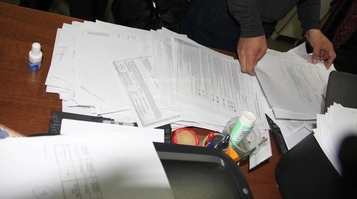 Уволены 5 налоговиков, ранее задержанных ГКНБ по обвинению в незаконном выводе 217 млн сомов — Tazabek
