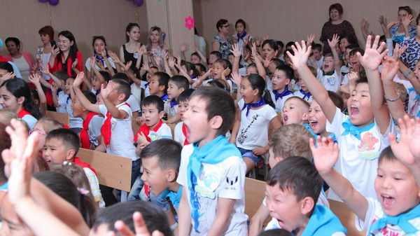 В Бишкеке открыли пришкольные лагеря