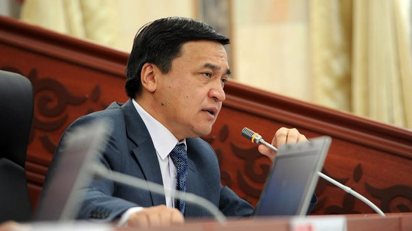 Депутатам рассказали, преподаватели какого вуза Кыргызстана получают зарплату от 30 до 50 тыс. сомов
