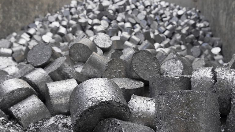 Вторым по запасам алюминиевым месторождениям Кыргызстана владеет компания, зарегистрированная на Каймановых островах — Tazabek