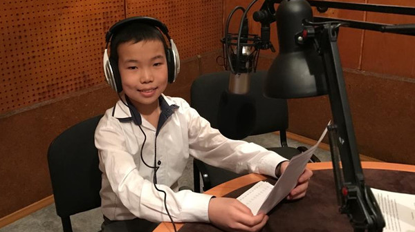 В Бишкеке школьники из радиокружка провели программу «Музыка и Айтматов» (фото)