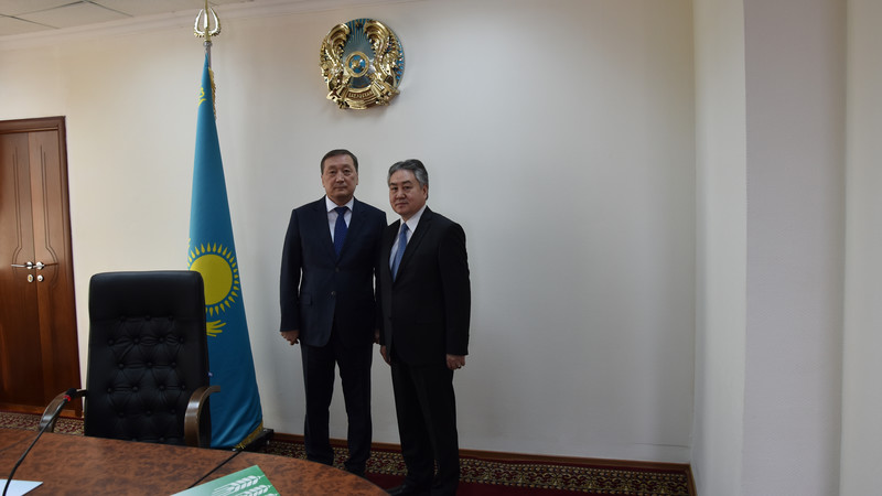 Посол Кыргызстана в РК Ж.Кулубаев обсудил с министром сельского  хозяйства Казахстана С.Омаровым сотрудничество в рамках ЕАЭС — Tazabek