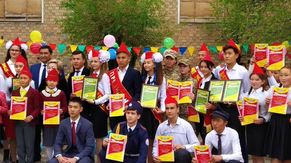 Детско-юношеская организация «Манас жаштары» в Токмоке объединяет около 15 тыс. школьников