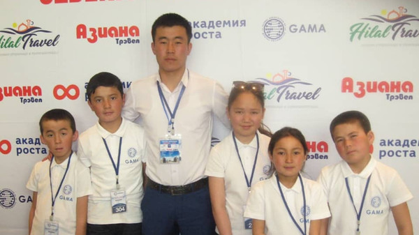 Жумгалдык окуучулар Өзбекстанда өткөн менталдык арифметика боюнча сынактан ийгилик менен кайтышты (сүрөт)
