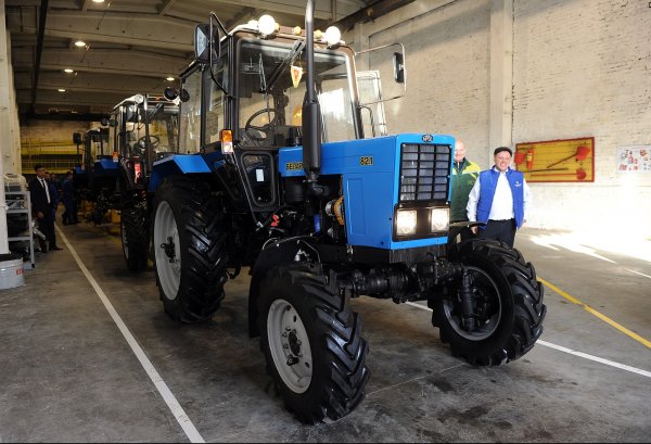 В Бишкеке открылся сборочный цех белорусских тракторов и сервисный центр по обслуживанию сельхозтехники — Tazabek