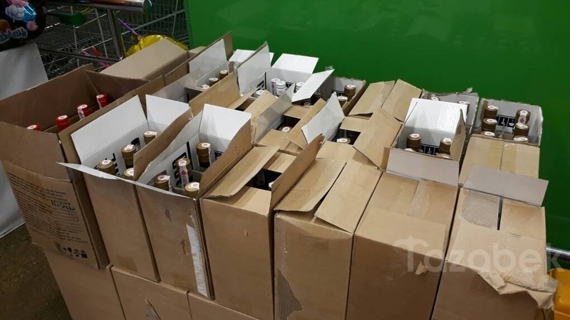 Фото — Инспекторы ГНС обнаружили водку с поддельными акцизными марками в гипермаркете Globus — Tazabek