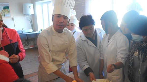 Преподаватель кулинарии из Японии мечтал встретить в Кыргызстане свою любовь (интервью)