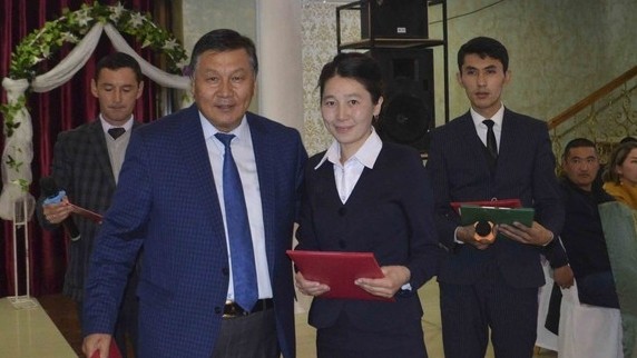 В городе Нарын наградили лучших учителей