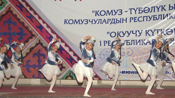 На берегу Иссык-Куля прошел международный фестиваль детского творчества «Менин мекеним Кыргызстан»