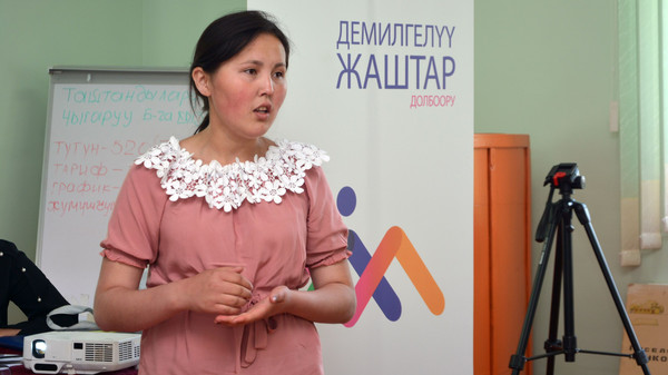 В Нарынской области школьников научили проводить соцопрос и анализировать данные (фото, видео)