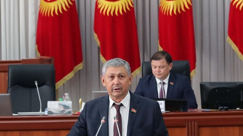 Депутат поинтересовался у главы ГНС о безнадежных налоговых должниках — Tazabek
