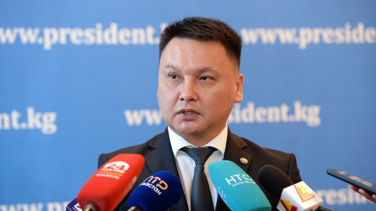 Секретарь Совбеза Д.Сагынбаев рассказал, почему глава ГКПЭН Э.Осмонбетов не был снят с должности, как его заместители — Tazabek