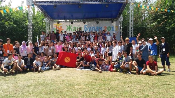Кыргызстандын бардык аймактарынын жана 20 өлкөнүн жаштарын бириктирген «Жаш Булак - 2017» форум-лагери болуп өттү