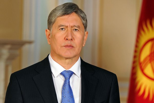 А.Атамбаев поздравил граждан с днем конституции Кыргызской Республики — Tazabek