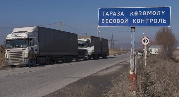 Депутаты ЖК считают, что из-за недобросовестной работы на весогабаритном контроле все дороги находятся в плачевном состоянии — Tazabek