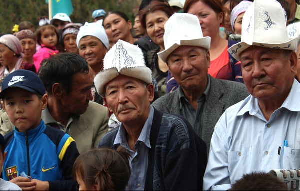 ТОП-5 госорганов, которым больше всего не доверяют кыргызстанцы: Кто не оправдал доверия? — Tazabek