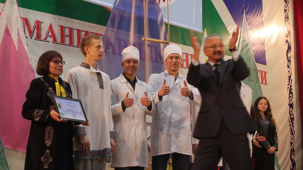 Будущие врачи продемонстрировали отличные знания по кыргызскому и русскому языкам