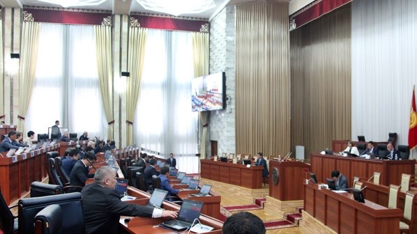 Жогорку Кенеш одобрил отчет Счетной палаты за 2016 год — Tazabek