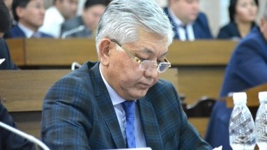 Депутат И.Омуркулов раскритиковал правительство за отсутствие четких механизмов по предоставлению земель под строительство малых ГЭС — Tazabek
