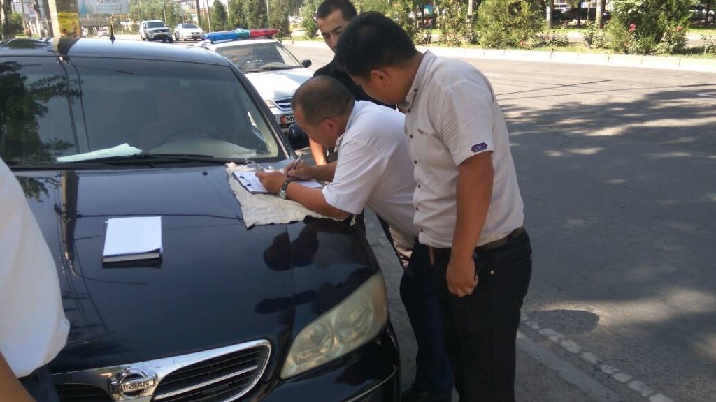 В Бишкеке прошел рейд по налогу на транспорт — Tazabek