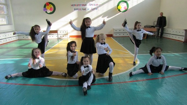 В майлуусуйской гимназии им. Ю.Гагарина прошли спортсоревнования между командами  учителей, учеников и родителей (фото)