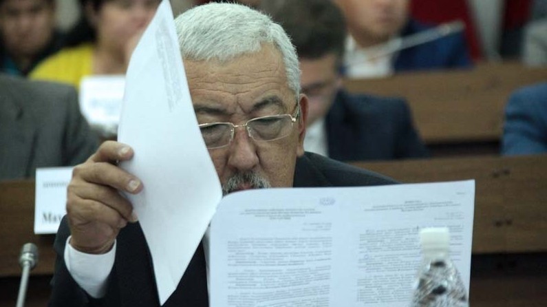 Депутат попросил снизить расходы Жогорку Кенеша, чтобы не выглядеть хуже правительства и администрации президента — Tazabek