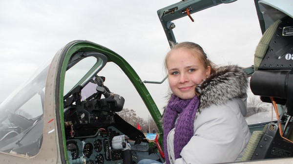 Школьники побывали на авиабазе ОДКБ «Кант», где прошла церемония присвоения имени И.Таранчиева самолету СУ-25 (фото)