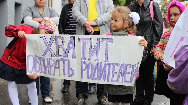 В мэрии Бишкека проверяют факты, изложенные в жалобе родителя на поборы в сш №64