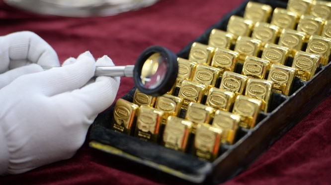 Рынок драгоценных металлов и камней Кыргызстана излишне регулируется государством, - Минфин — Tazabek