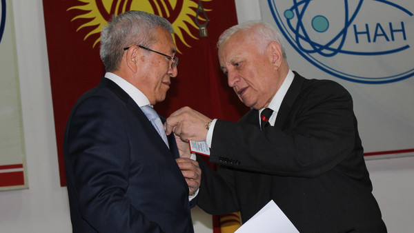 Глава Академии наук Кыргызстана М.Джуматаев избран почетным членом Академии наук Казахстана