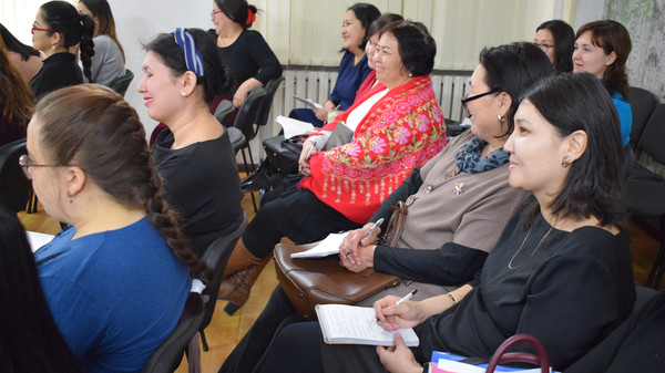 В Бишкеке отметили 70-летие словаря Ожегова