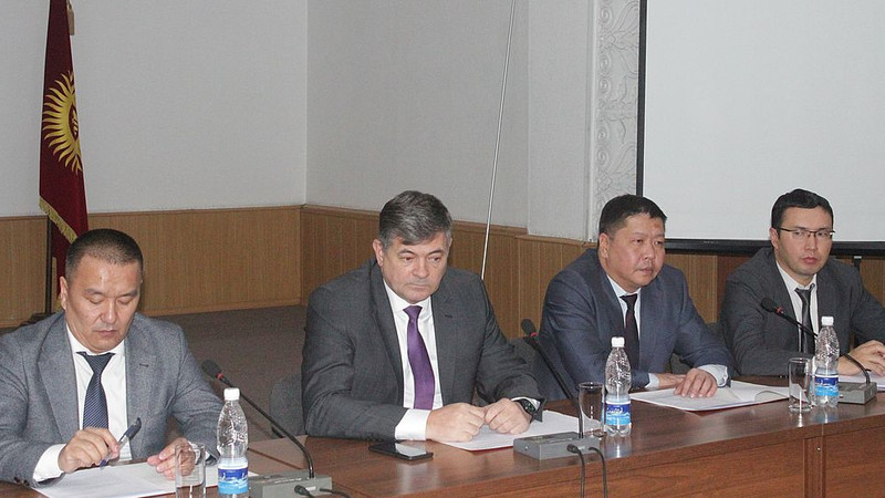 Министр экономики О.Панкратов и глава ГТС А.Онолбеков встретились с представителями бизнес-сообществ — Tazabek