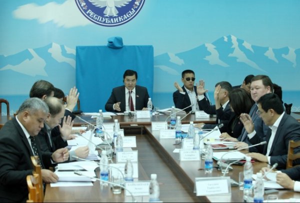 Швейная отрасль Кыргызстана сейчас переживает второй бум, - вице-премьер О.Панкратов — Tazabek