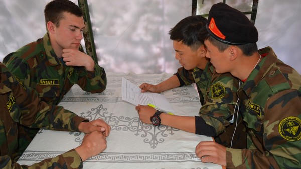 В Бишкеке прошла спартакиада по военно-прикладным видам спорта среди школьников (фото)