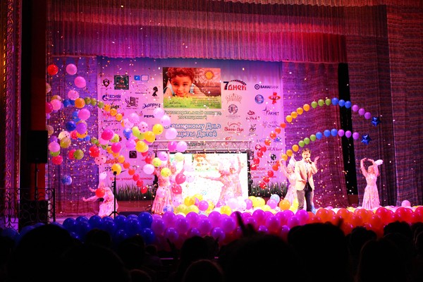 Сотрудники ОАО «Росинбанк» приняли участие в благотворительном концерте ОФ Help the Children-SKD — Tazabek