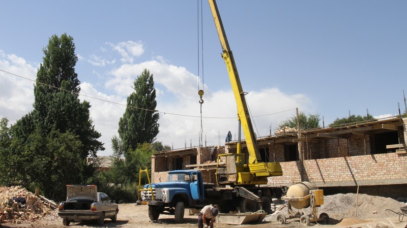 Стройкомпания «Диор» использовала некачественный кирпич при строительстве многоэтажного дома для сотрудников погранслужбы города Талас, - Госэкотехинспекция — Tazabek